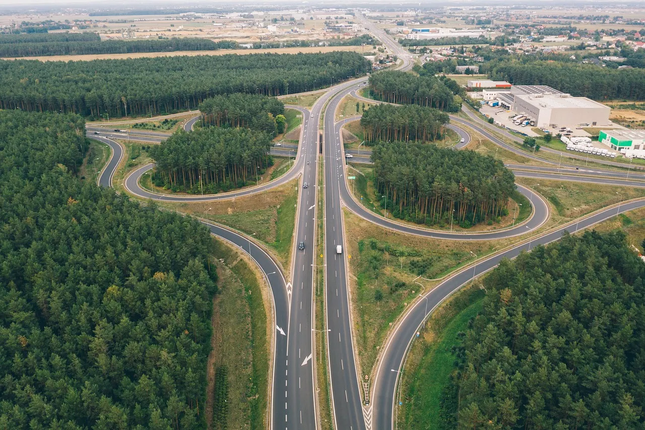Why is Zurich getting rid of a motorway from it its territory? Why is Zurich getting rid of a motorway from it its territory?