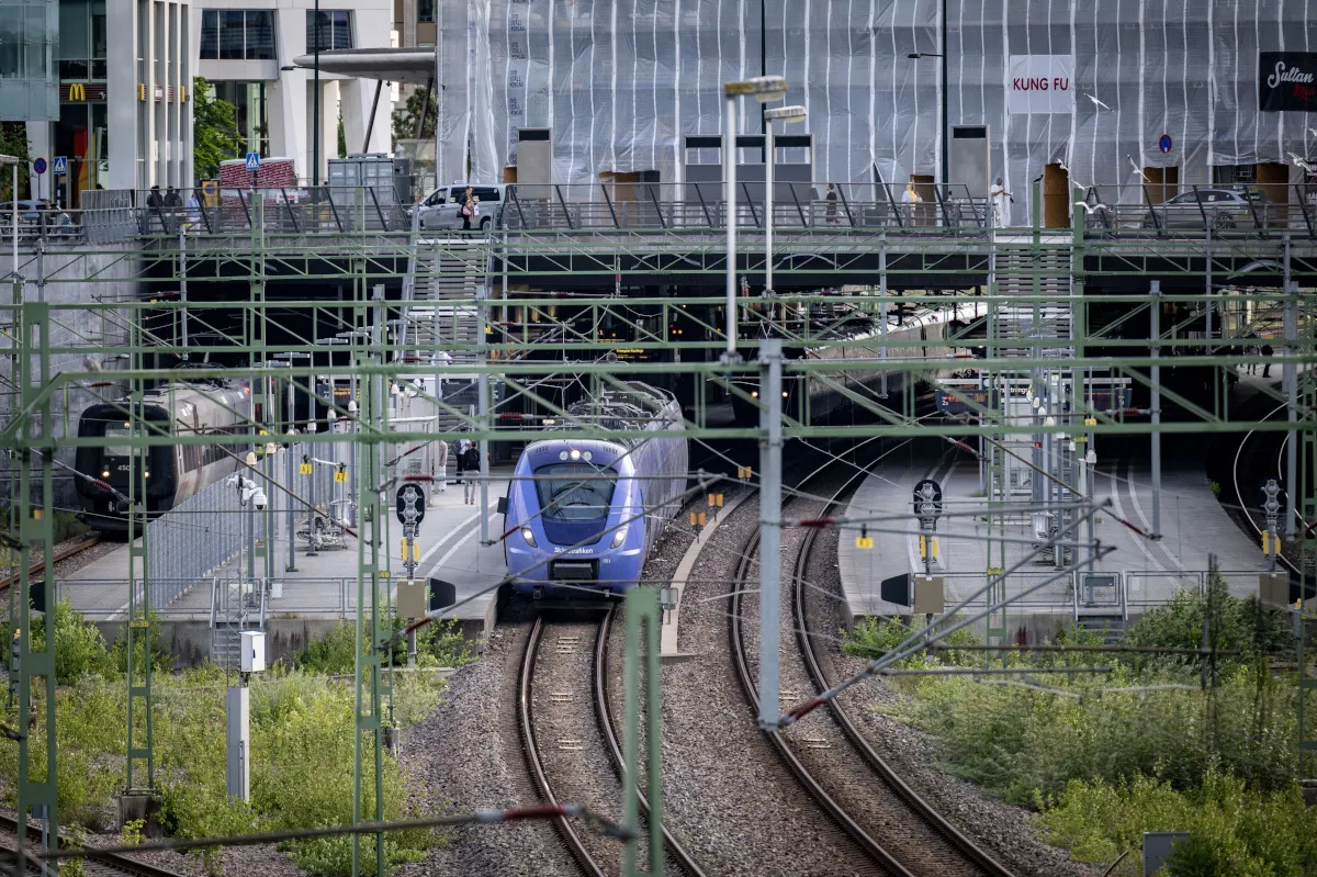 Sweden halves price of monthly public transport tickets