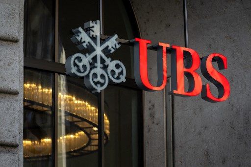 Switzerland seeks to tighten rules on bankers' bonuses