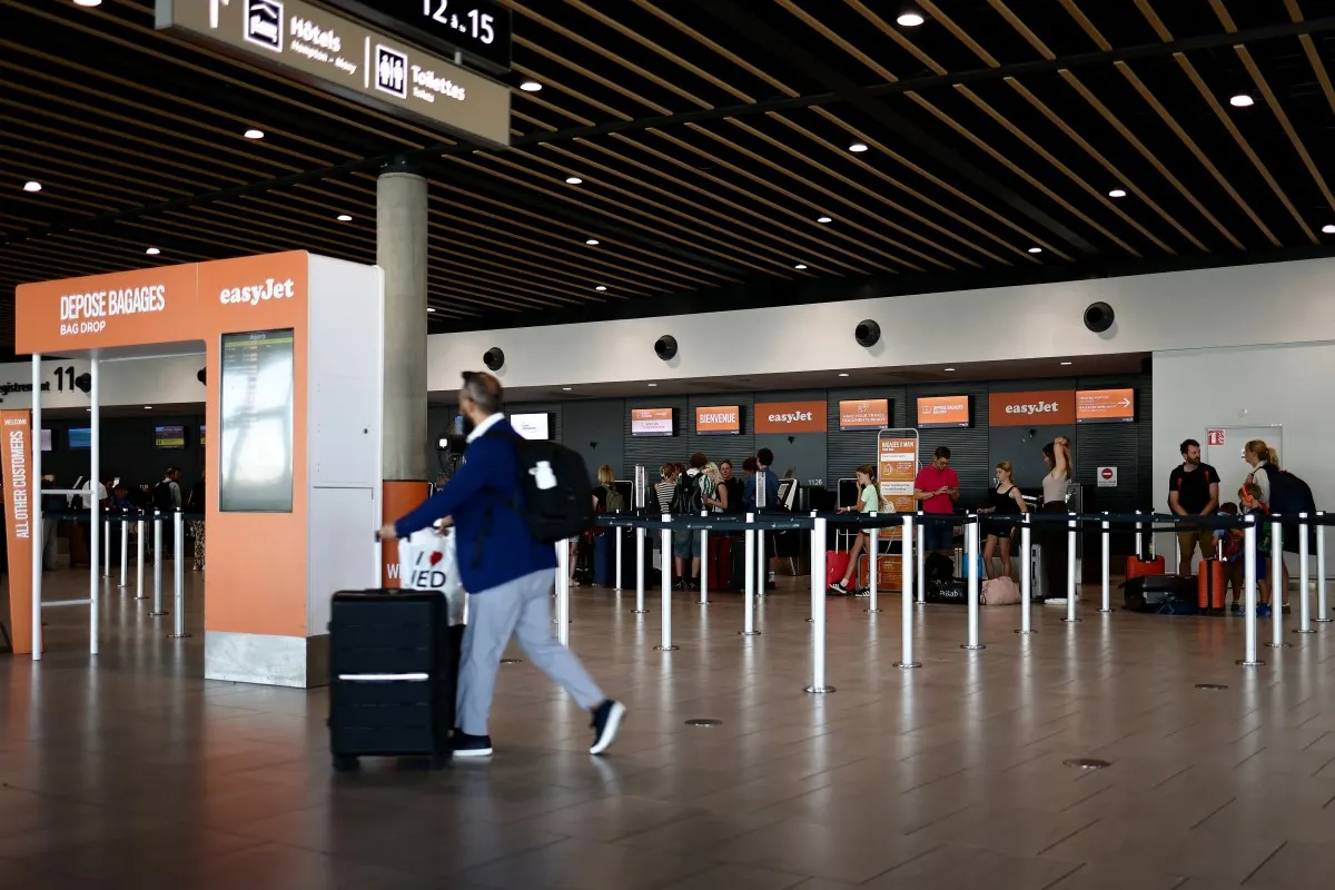 EasyJet strike sees 100 French flights cancelled