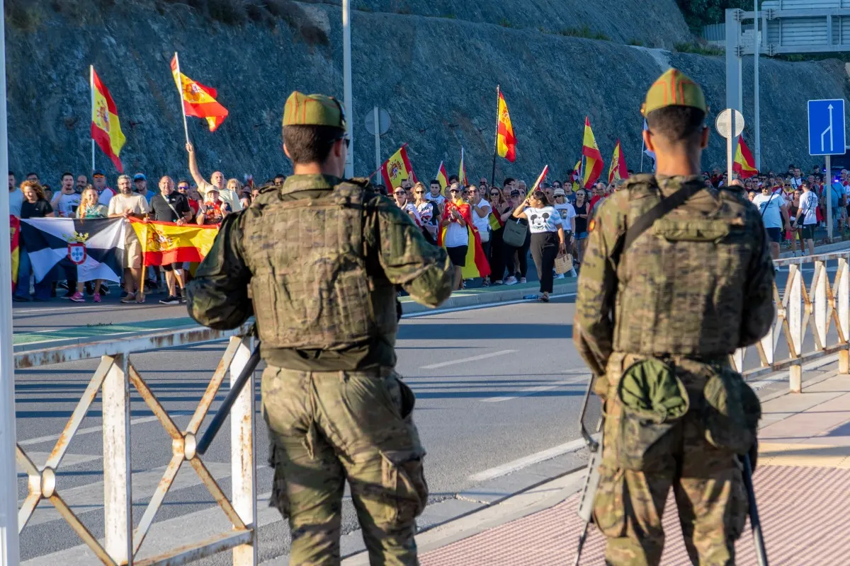Four migrants arrested in Ceuta for throwing stones at Spanish soldiers