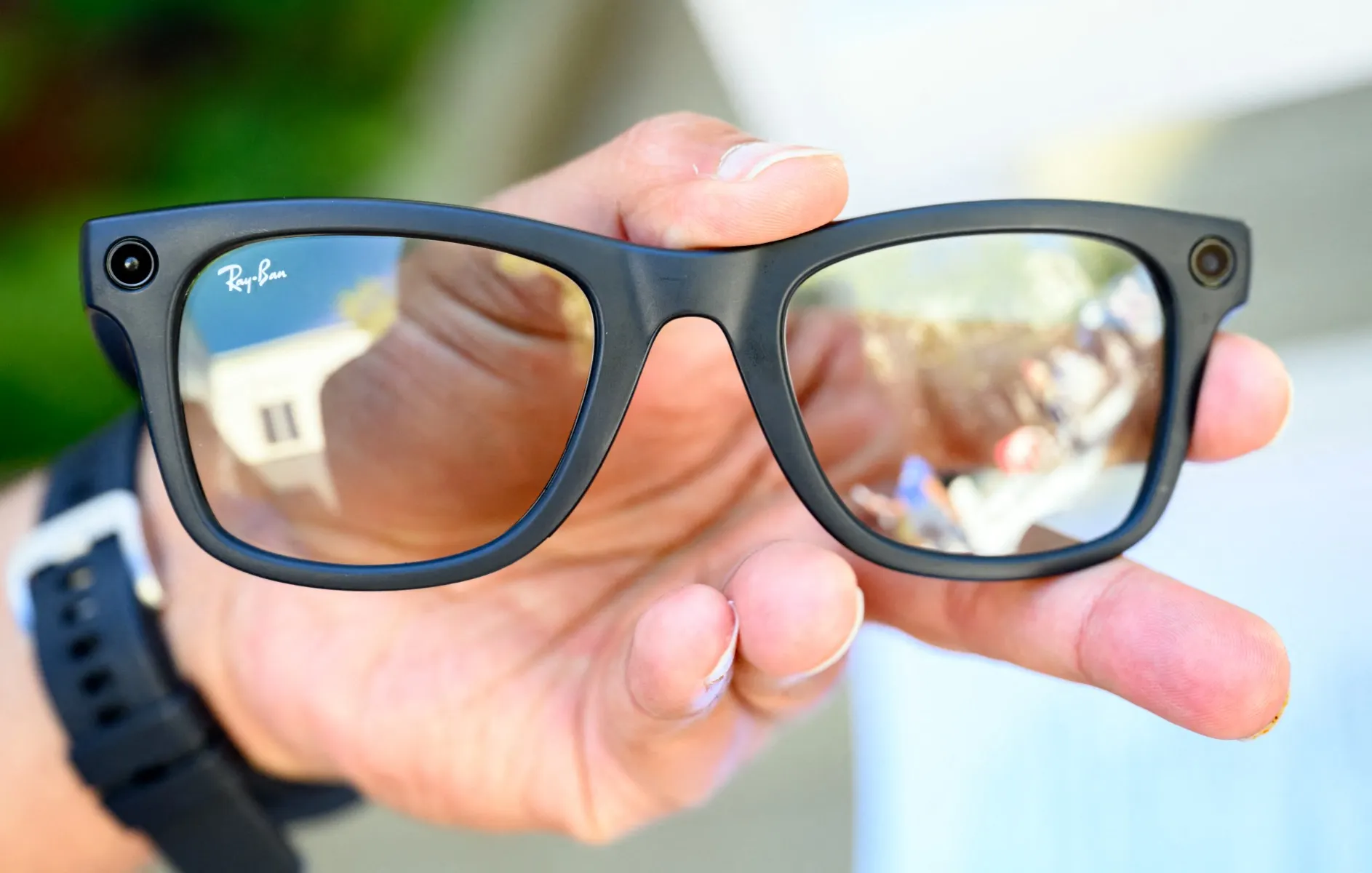 Europe eyes battle over 'pervert' AI glasses