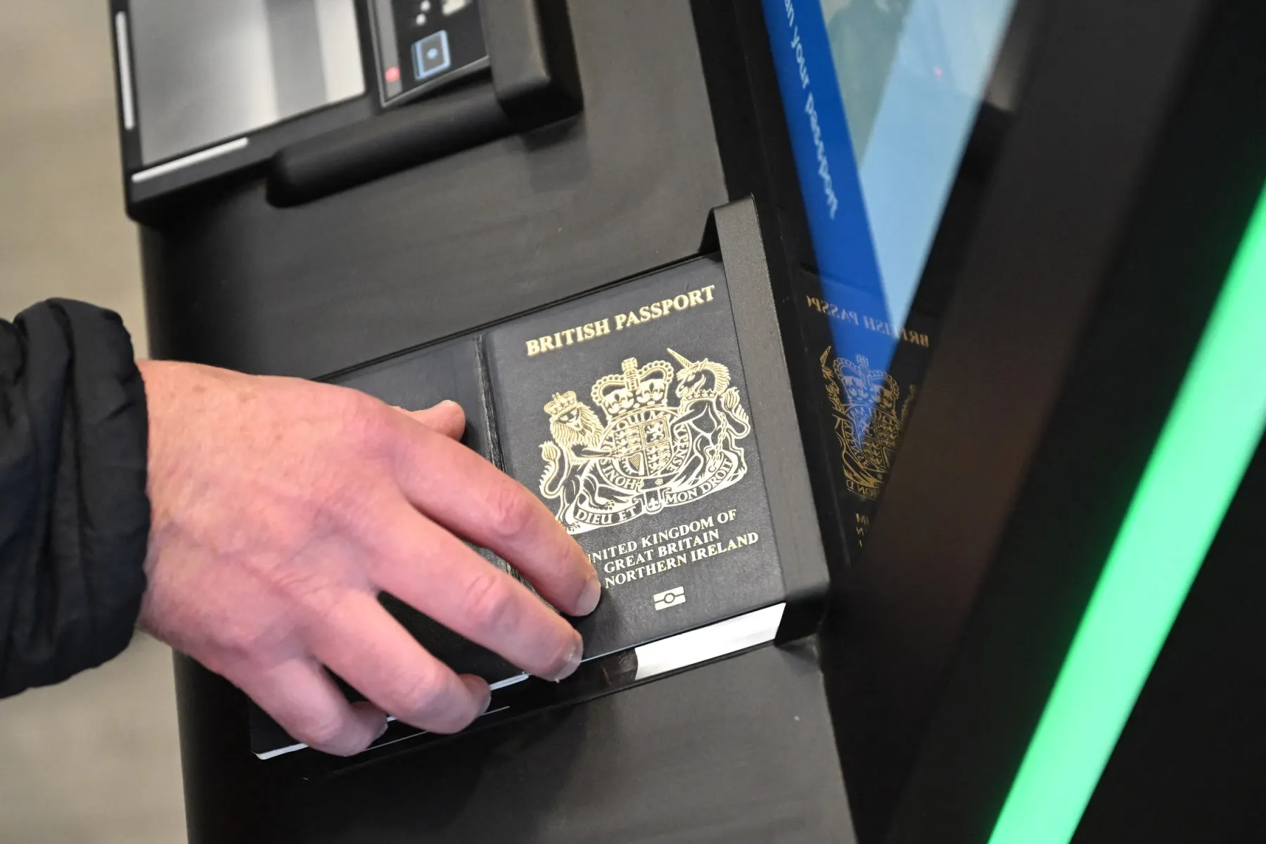 Spain keeps EES checks as nine Schengen nations delay full rollout