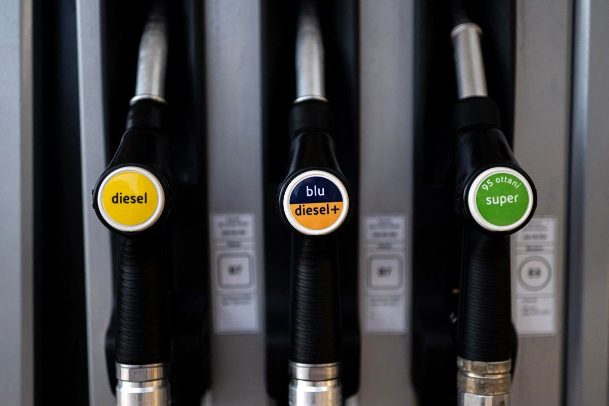 Petrol stations sell out as Italy’s fuel price cap takes effect