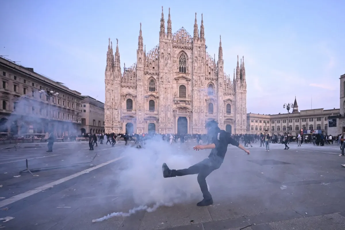 Thousands protest in Italy under heavy security