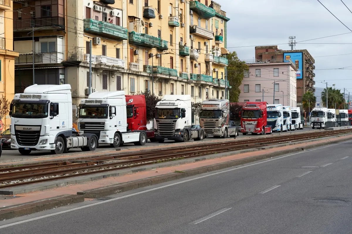 Italy truckers end protests after fuel aid