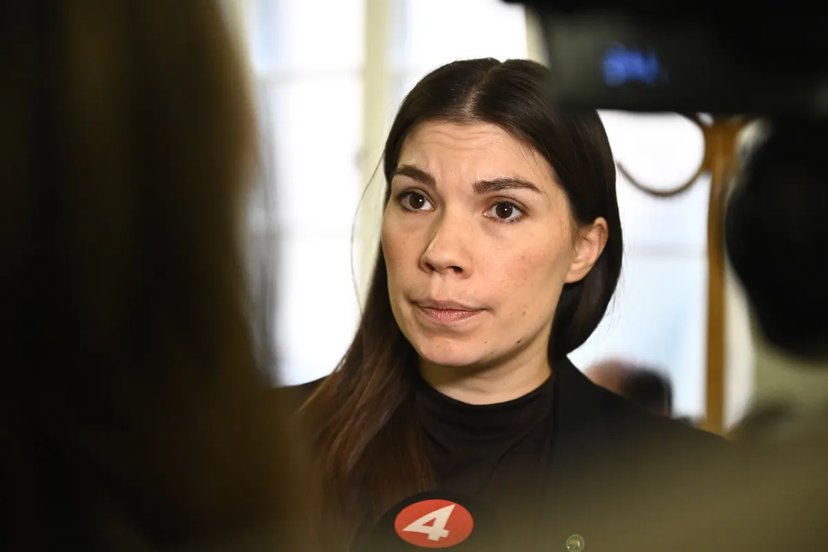 Sweden's centre-left parties agree on halting teen deportations