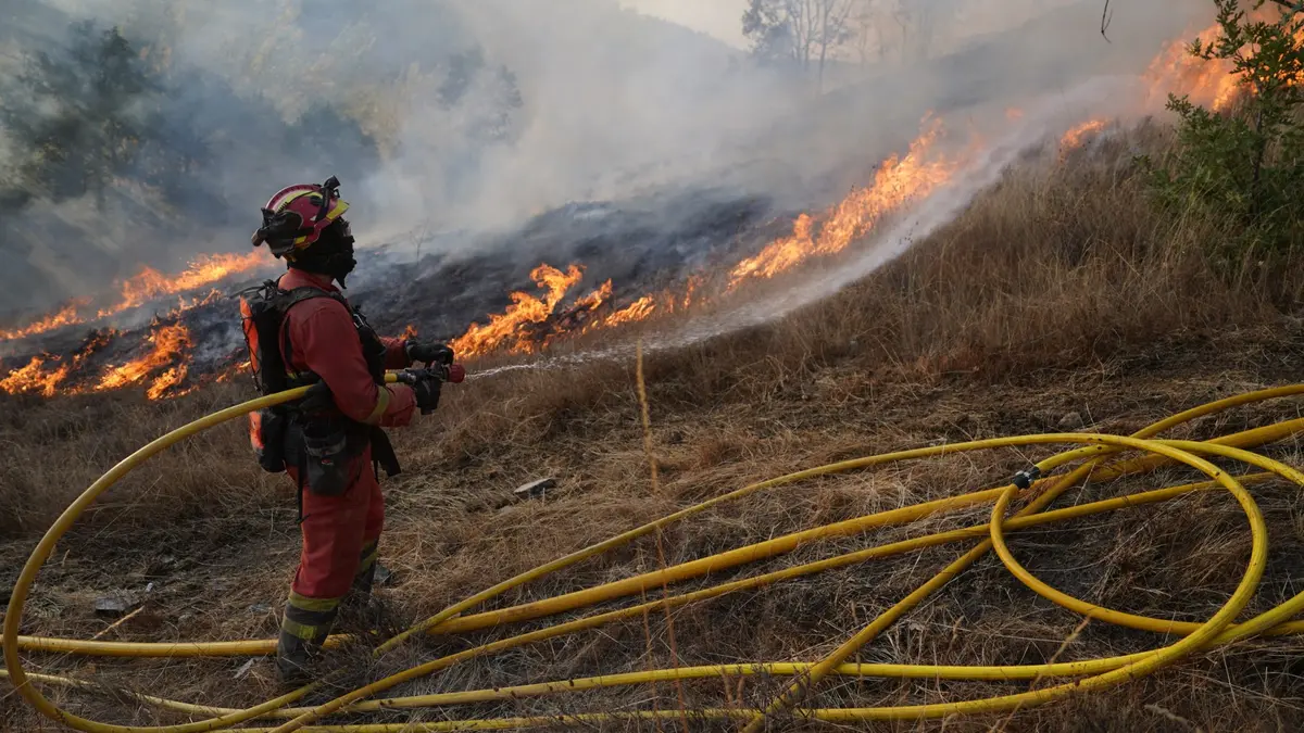 Fire threatening Spain tourist hotspot partly controlled