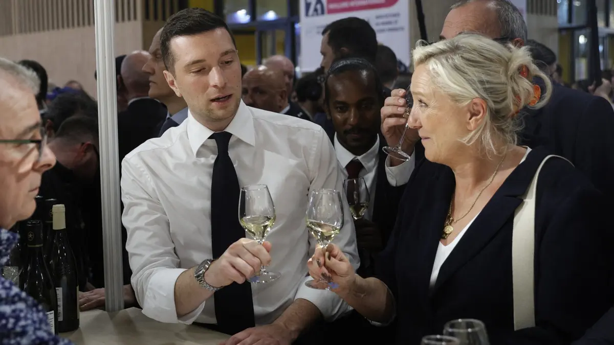 French politicians urged to label alcohol 'dangerous'