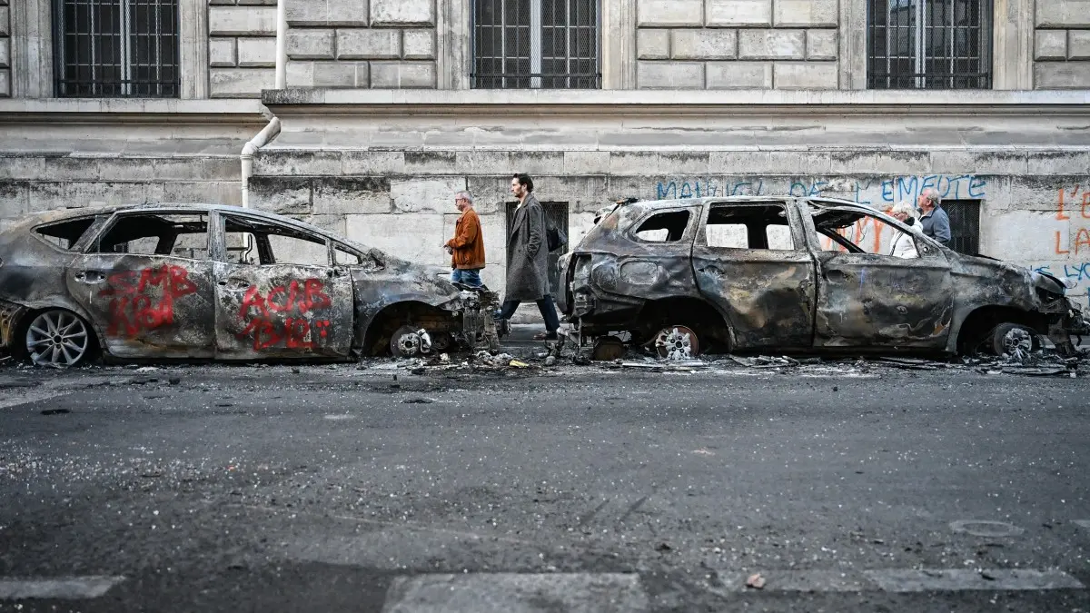 'Never seen anything like it': mass looting grips Paris