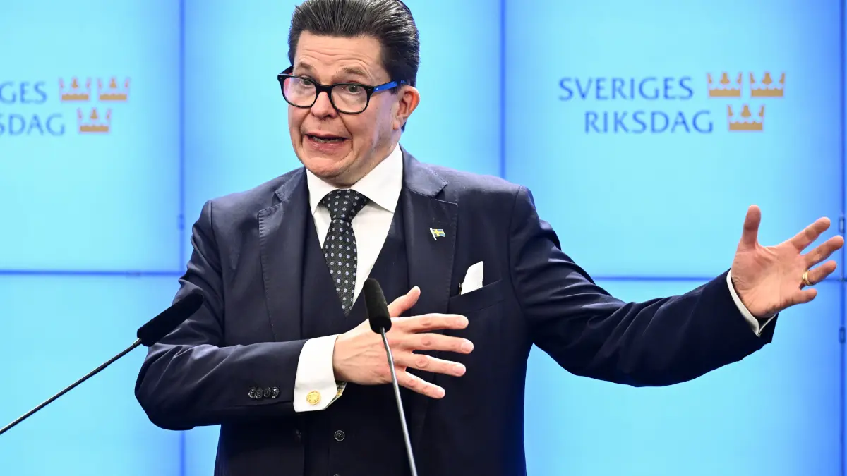 Speaker of parliament calls press conference as Swedish government-building drags on