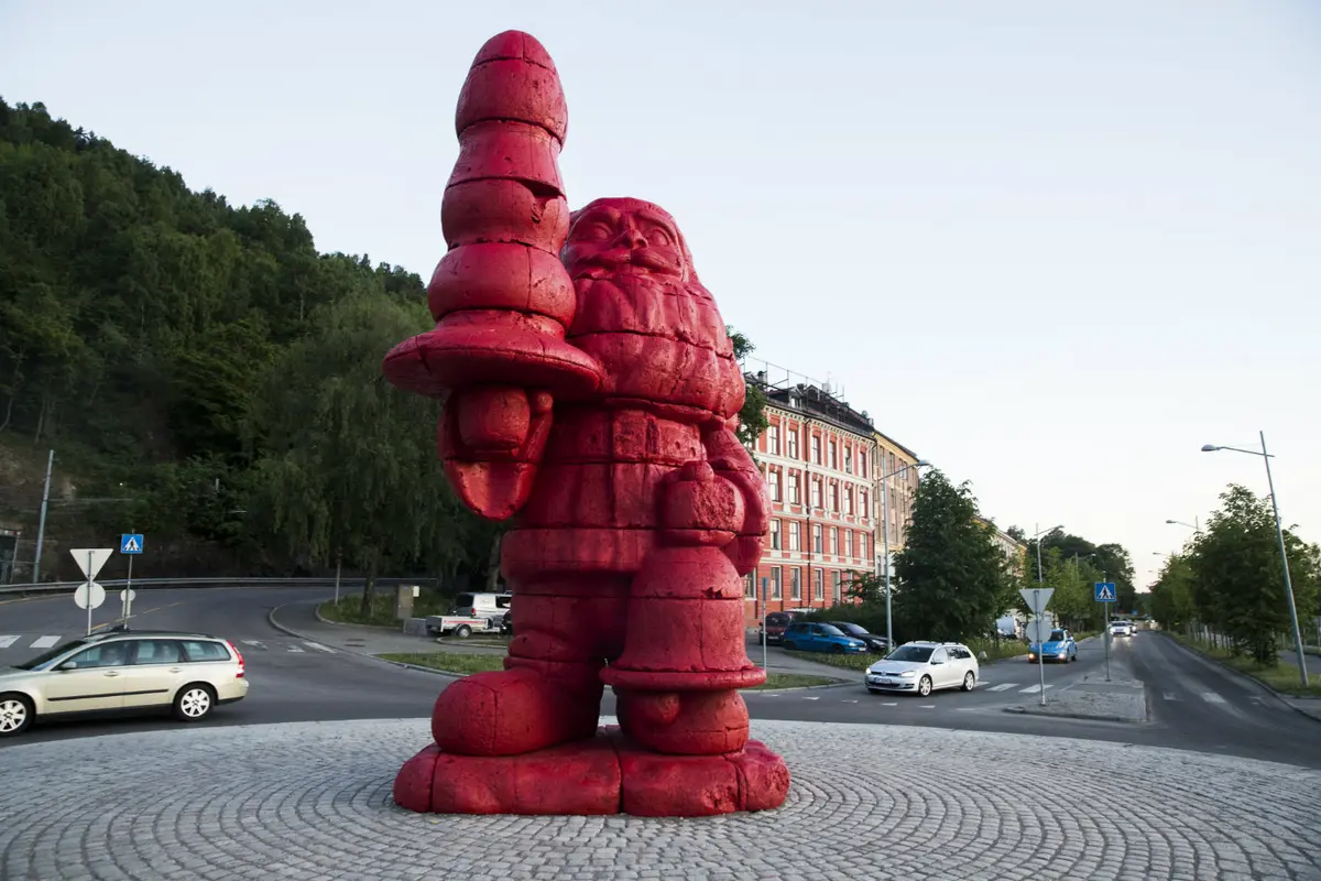 Red version of 'butt plug' Santa statue unveiled in Oslo Red version of 'butt plug' Santa statue unveiled in Oslo