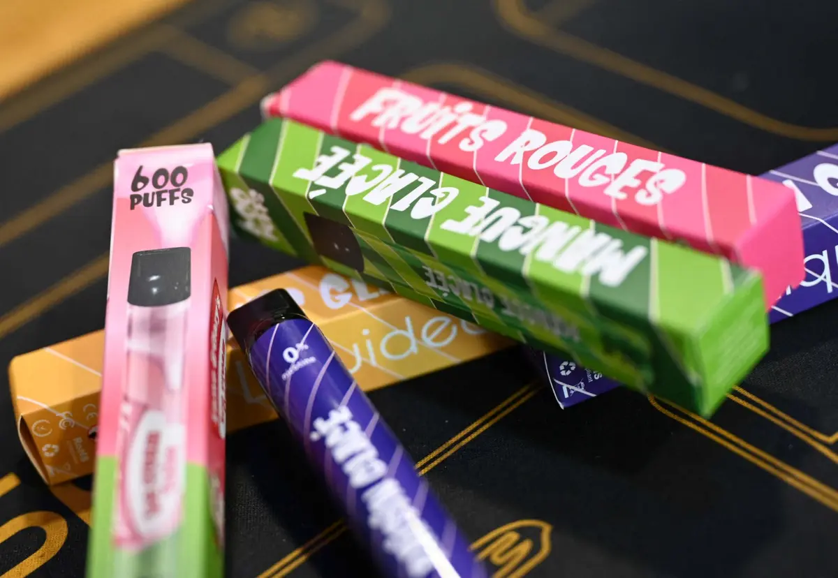 France outlaws disposable electronic cigarettes