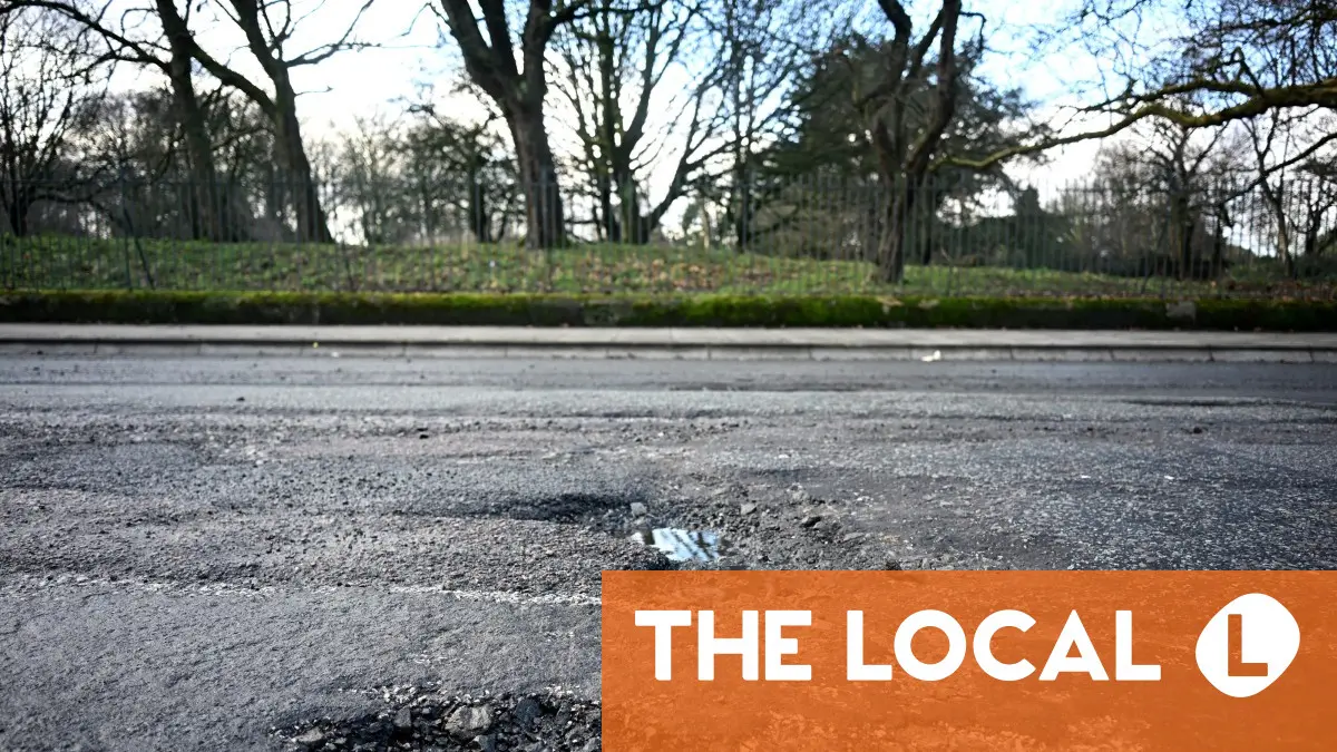 Pothole protests over state of French roads