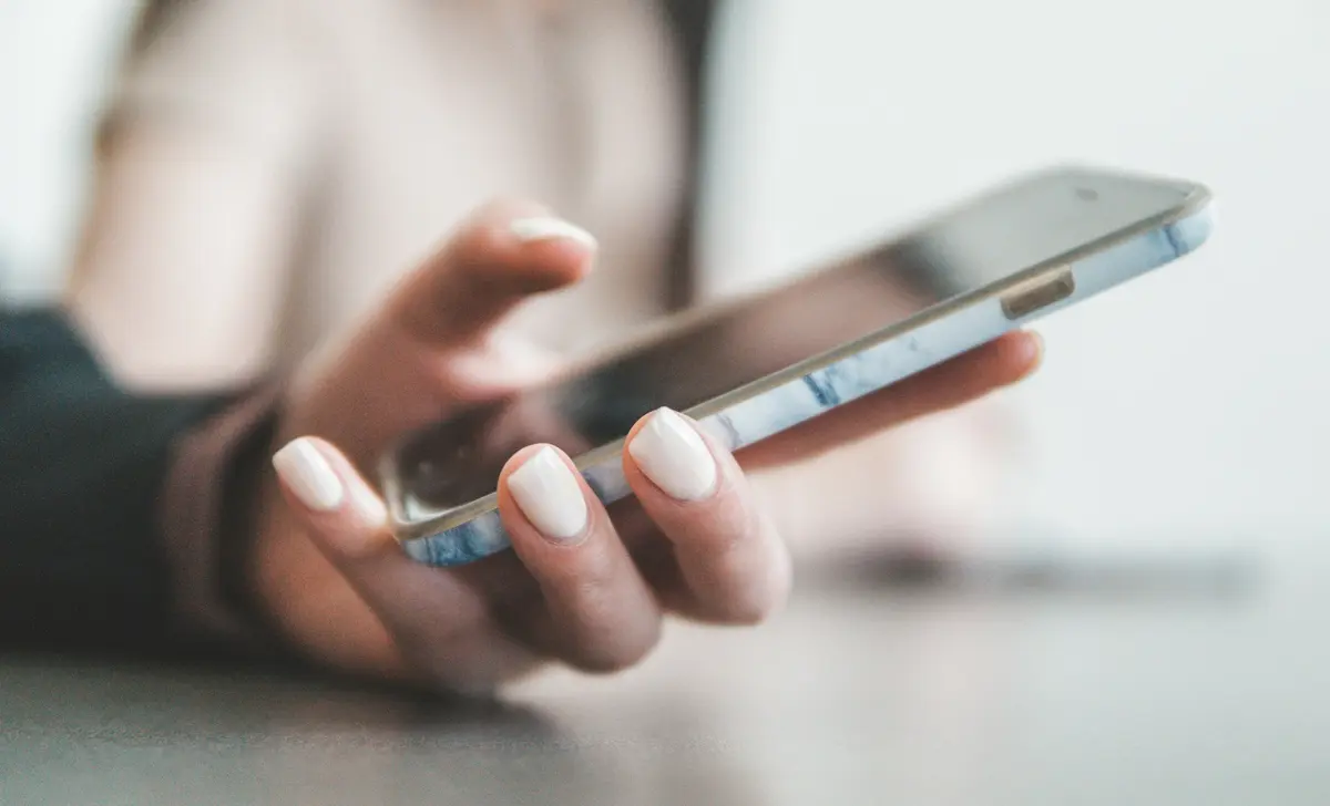 Which UK phone companies offer free roaming in Austria?