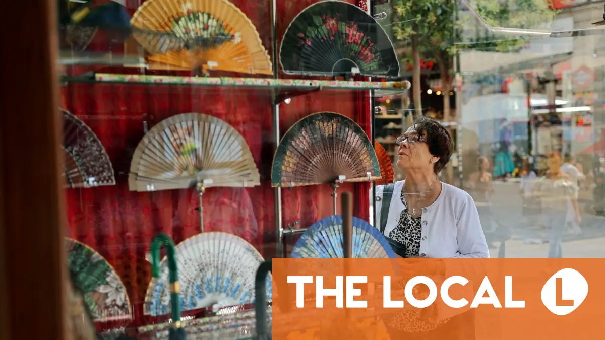 El abanico: Passion for hand fans sizzles in burning Spanish heat