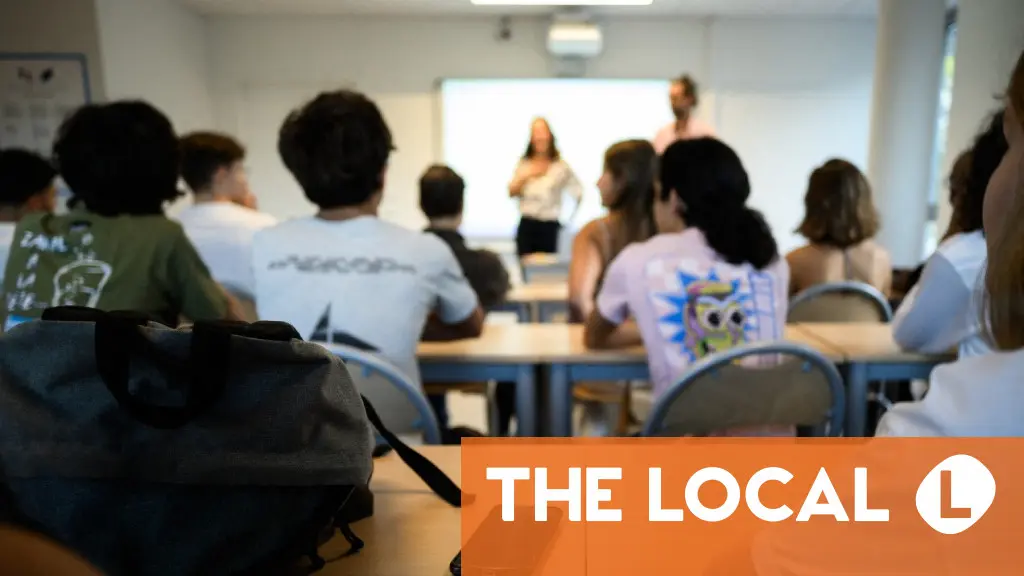 What financial help can families get for school costs in Austria in 2026?
