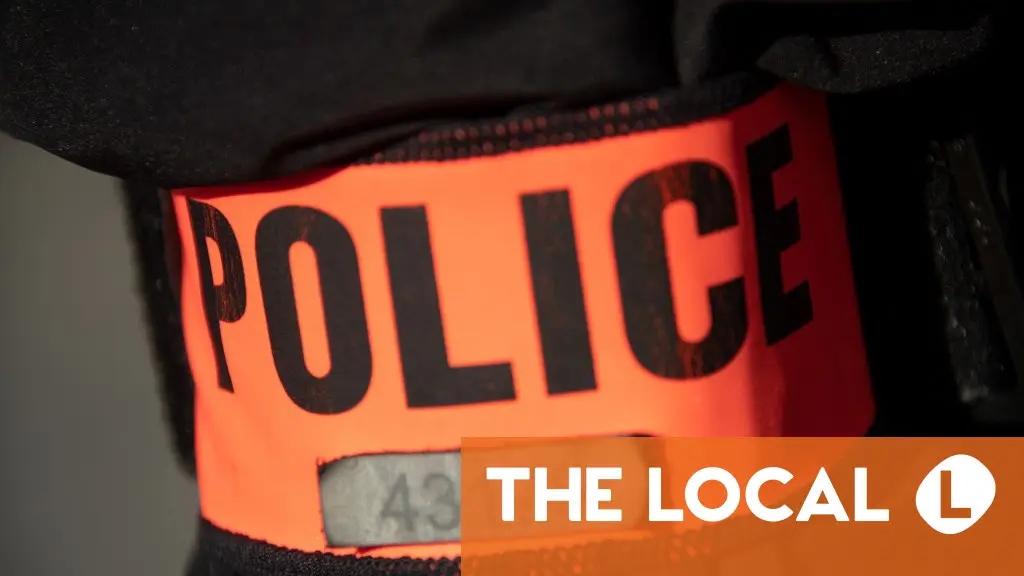 French police shoot dead a man with machete near school