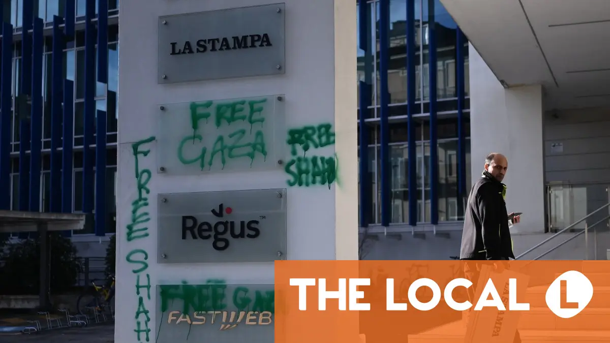 Italian politicians again newspaper after vandal assault