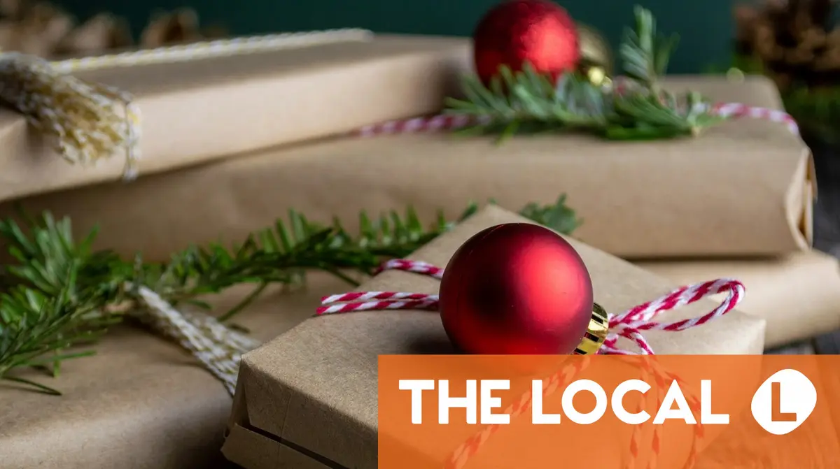 When are the deadlines for sending Christmas gifts from Italy in 2025?