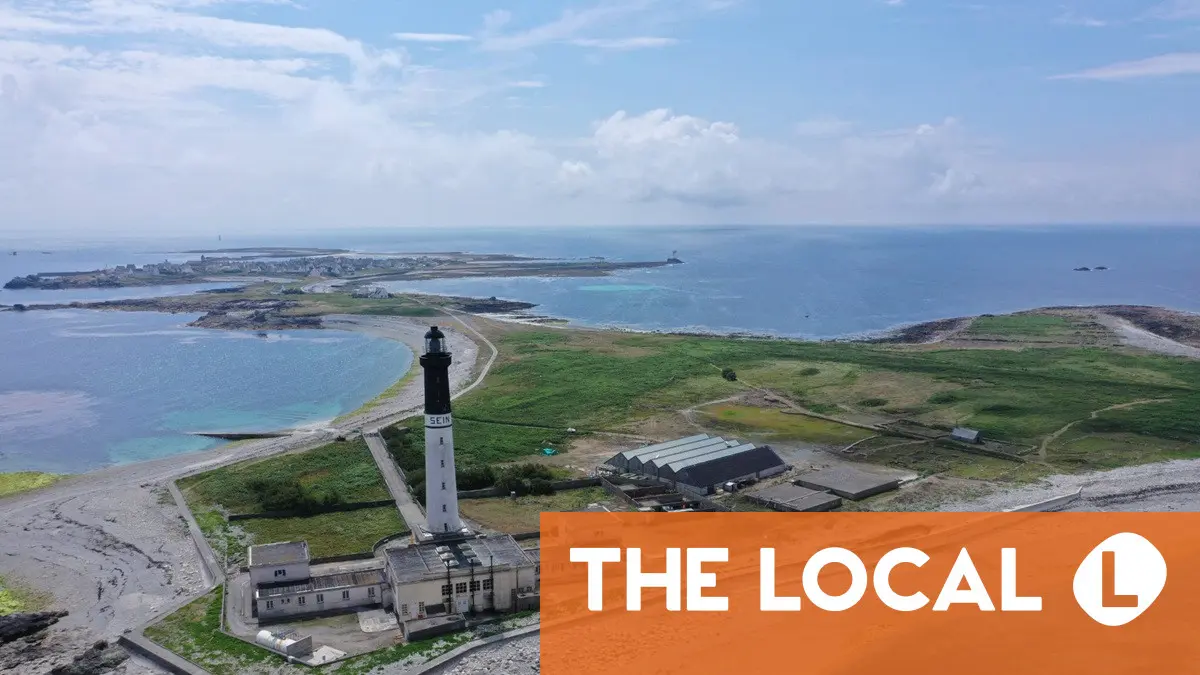 Ancient undersea wall found off French coast