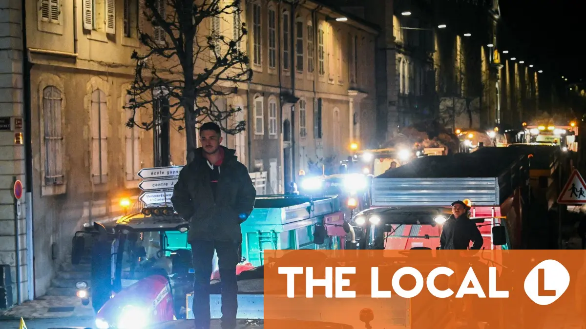 French police draw guns on protesting farmer