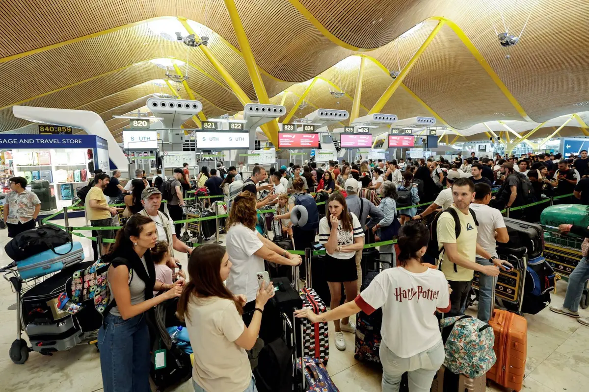 EU says countries can halt EES checks over summer to avoid travel chaos