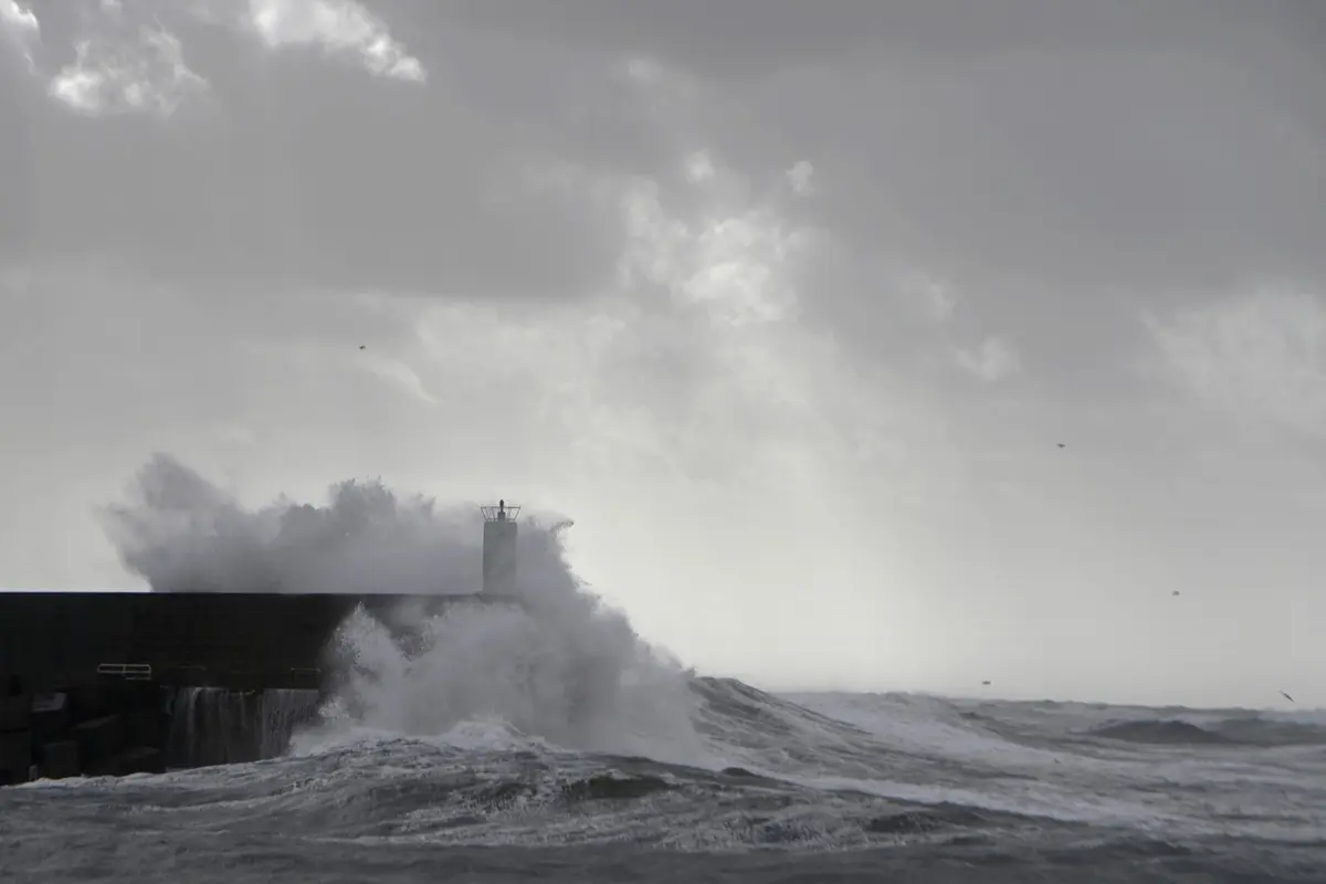 Spain braces for rain and strong winds as Storm Goretti brings 'weather bomb"