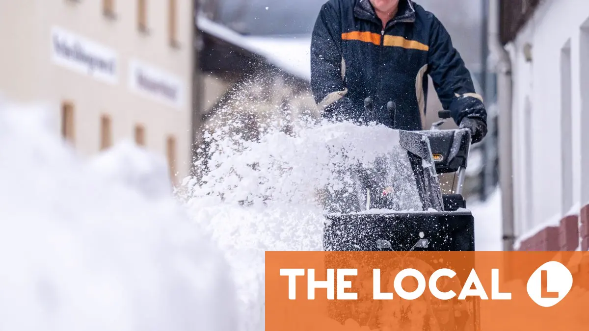 Who is responsible for clearing snow and spreading grit in Germany?