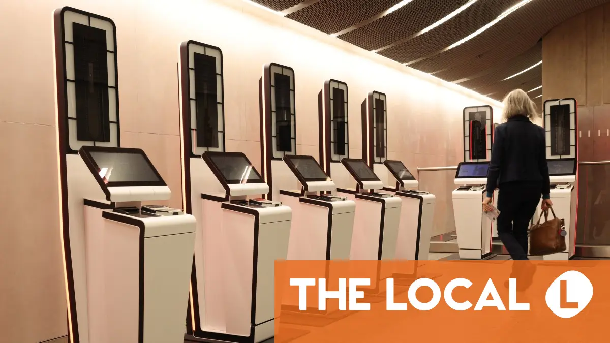 What's the latest on rollout of Eurostar, Eurotunnel and Dover EES border checks?