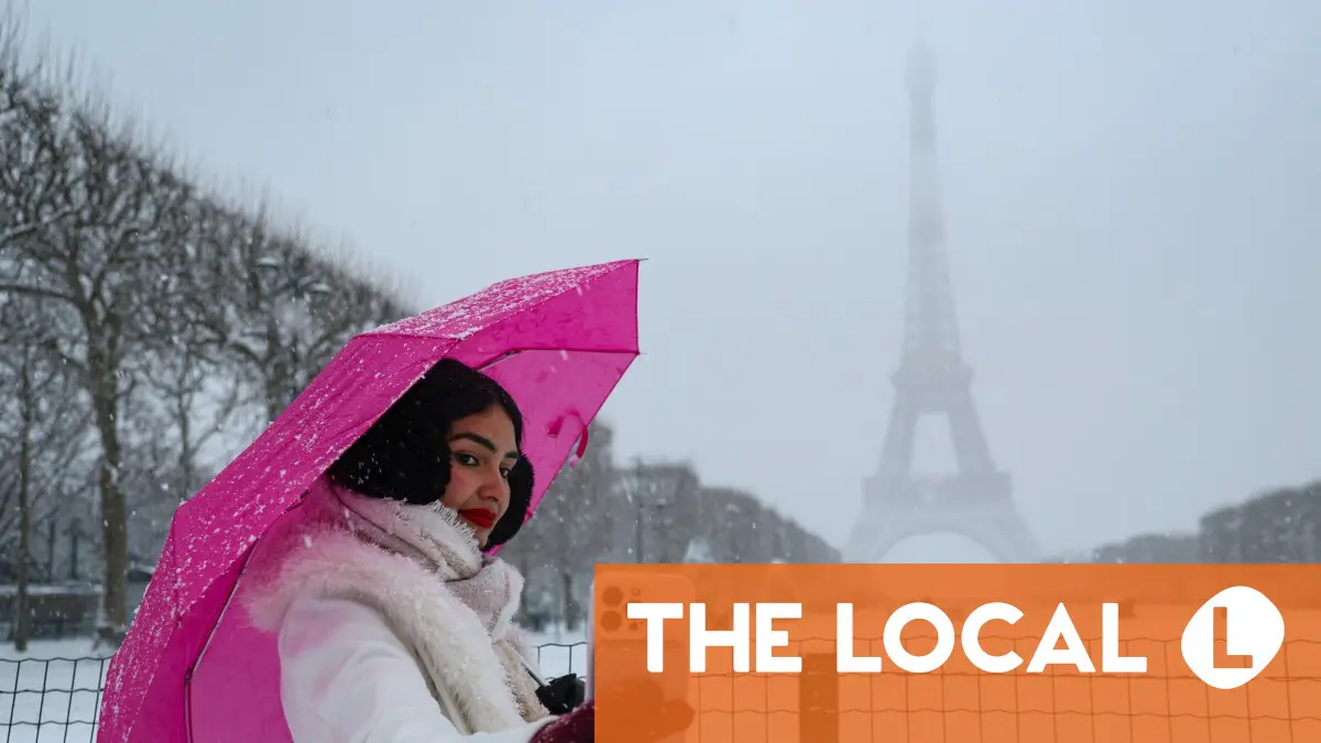 Flights cancelled and traffic blocked as snow hits Paris