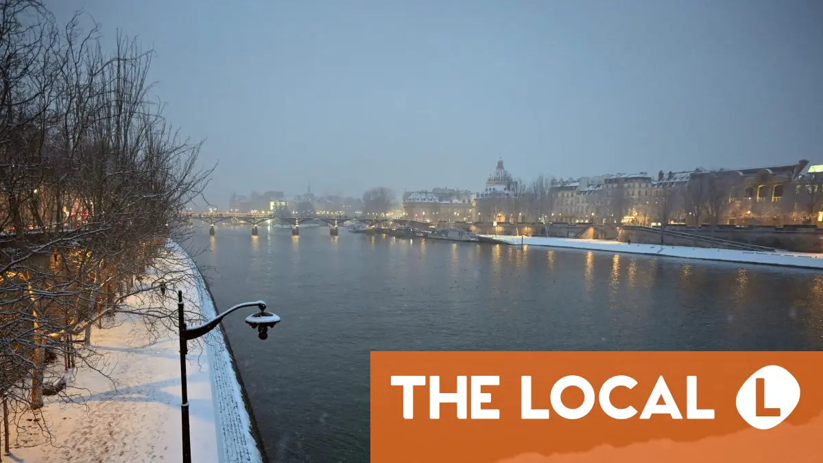 Airports close in France as heavy snowfall puts country on alert