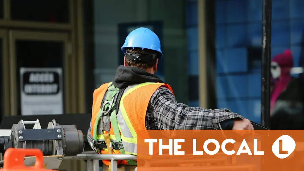 Unemployment in Spain falls below 10 percent for first time in 18 years