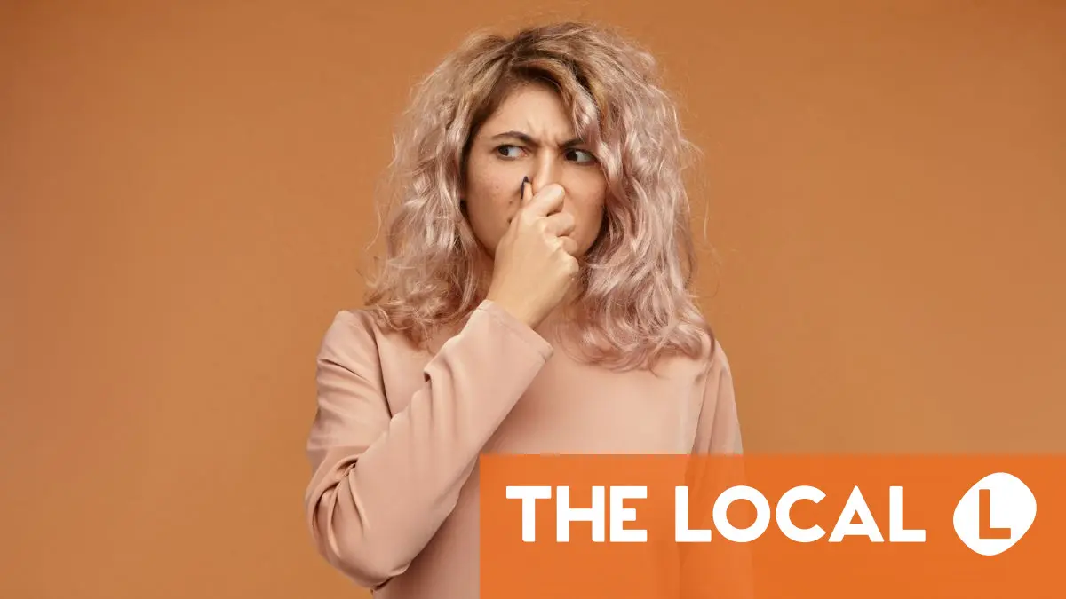 What can I legally do about bad odours in my building in Spain?