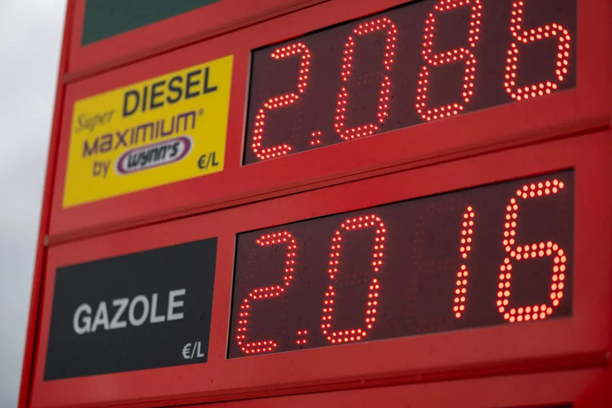 French truckers plan blockades to protest fuel prices