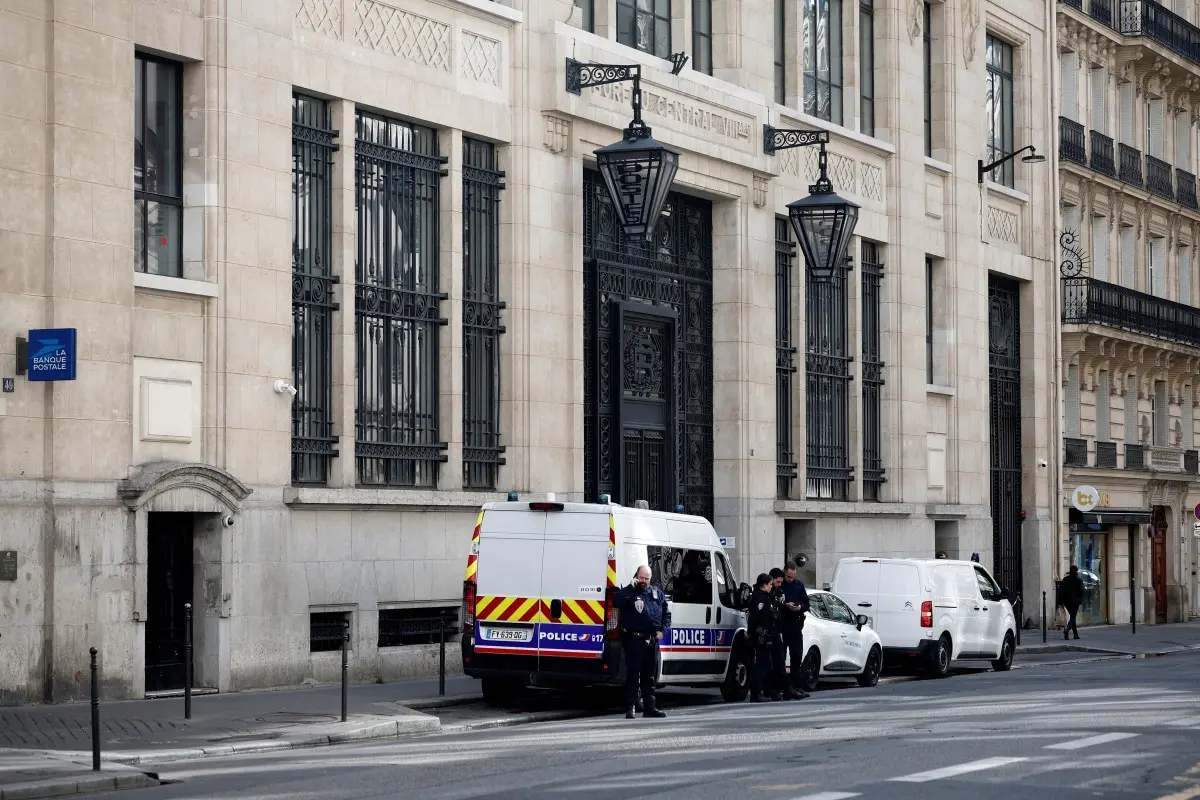 France foils Paris bomb attack outside US bank