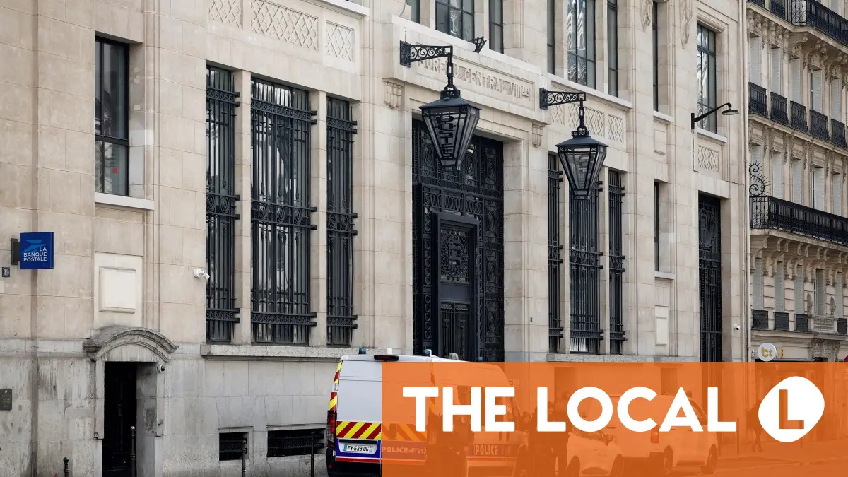 France foils Paris bomb attack outside US bank