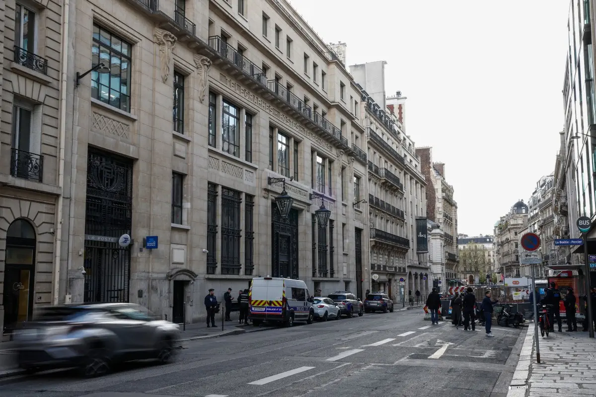 France charges four over failed attack on US bank