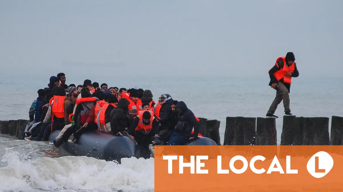 UK and France extend migrants deal for two months