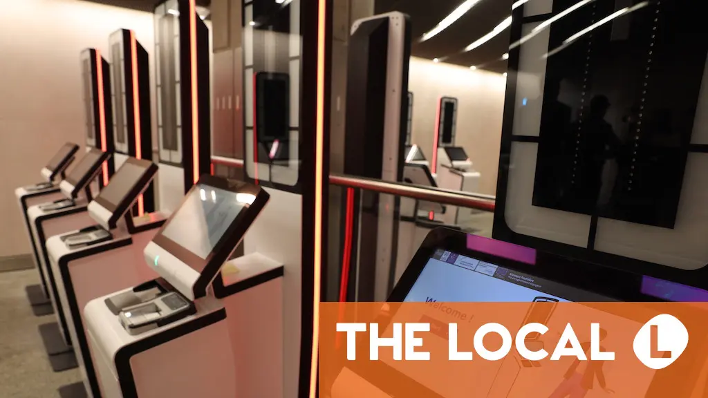 What are the EES rules for residents at each Italian airport?