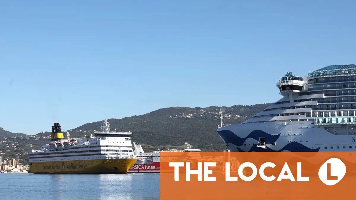 French fishermen block ports to protest against fuel price rises