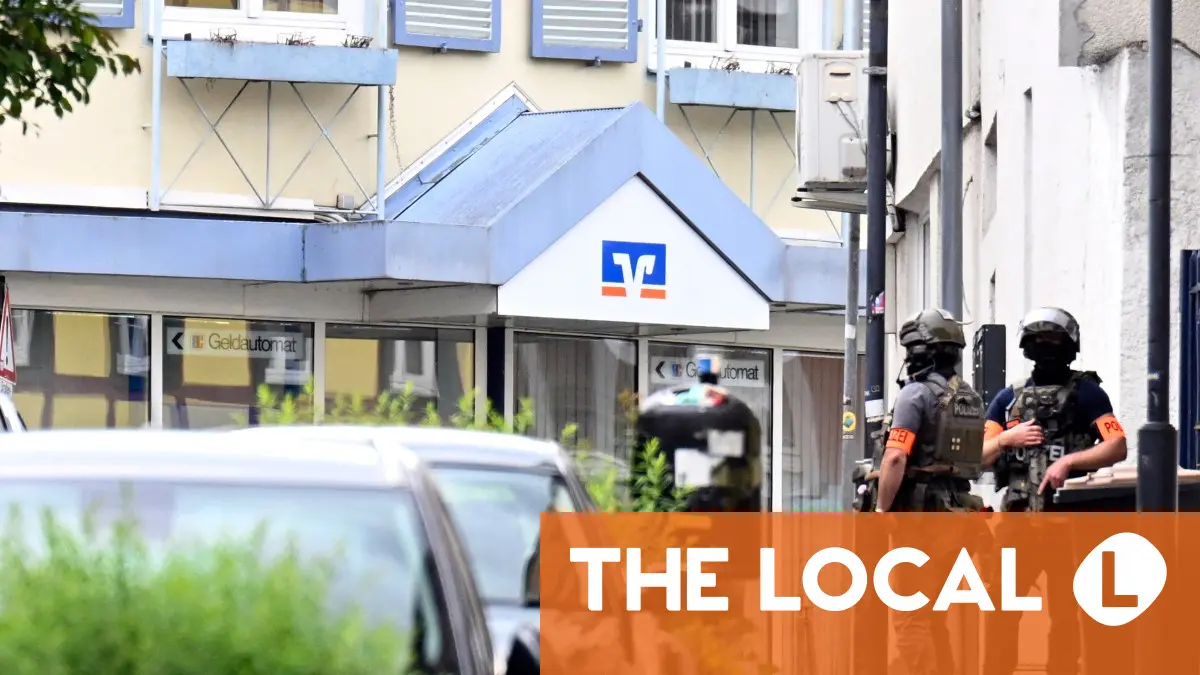 Germany bank robber on the run after hostage scare