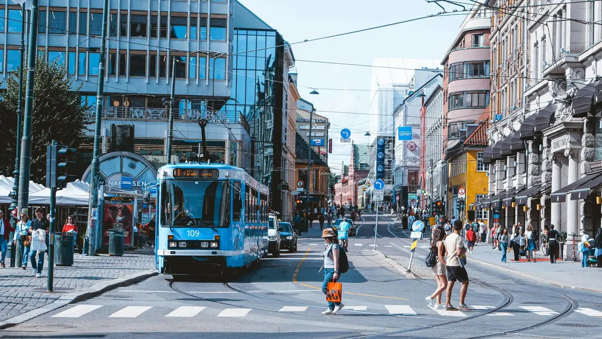 Oslo cuts monthly pass to lowest rate in nearly 30 years