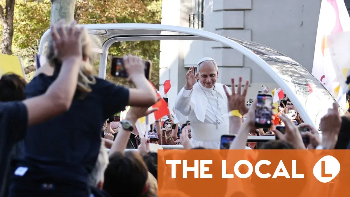 
            IN PICTURES: Leo XIV greets crowds on popemobile ride through Paris
        