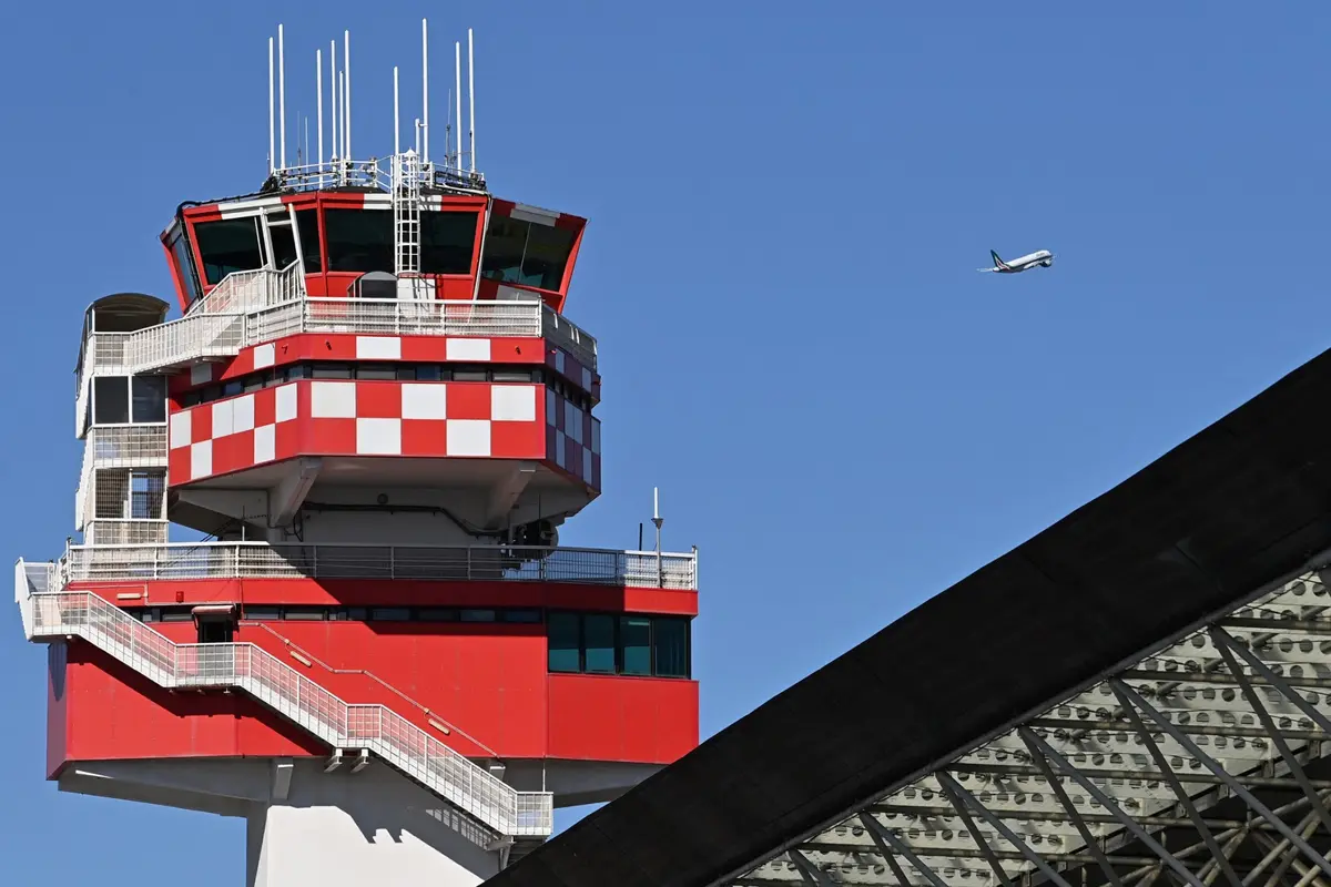 Italy air traffic disrupted by data transmission problem