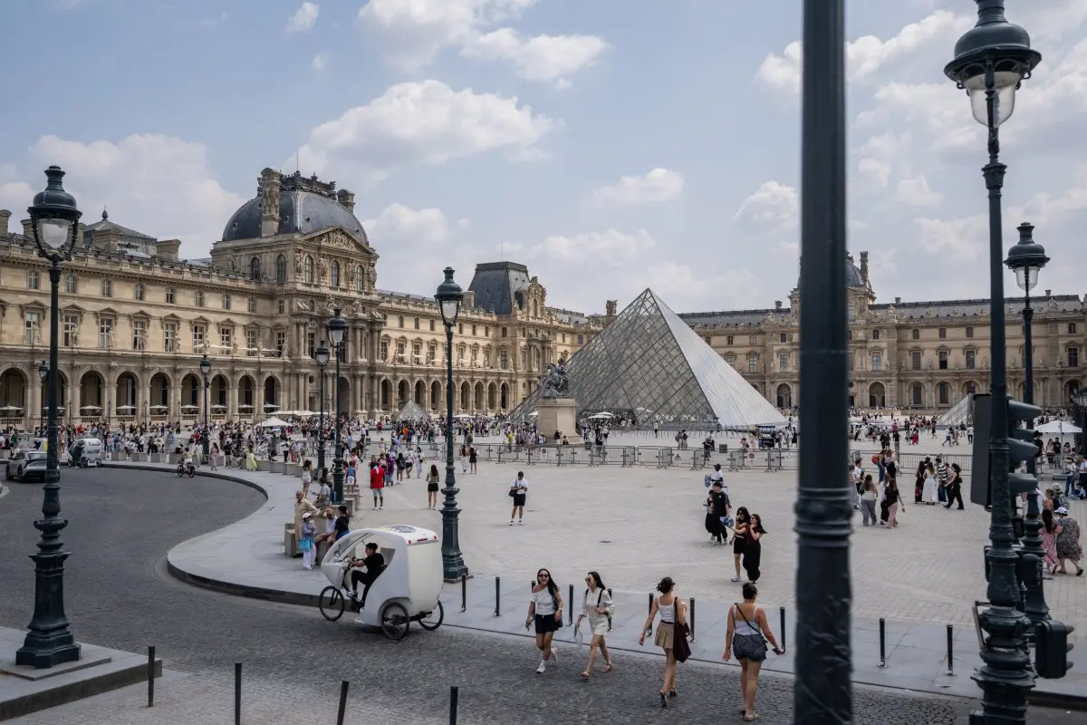 Louvre boss warns of closure risk without major renovations