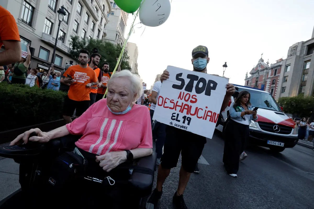 What are the main criticisms of Spain's proposed housing law?