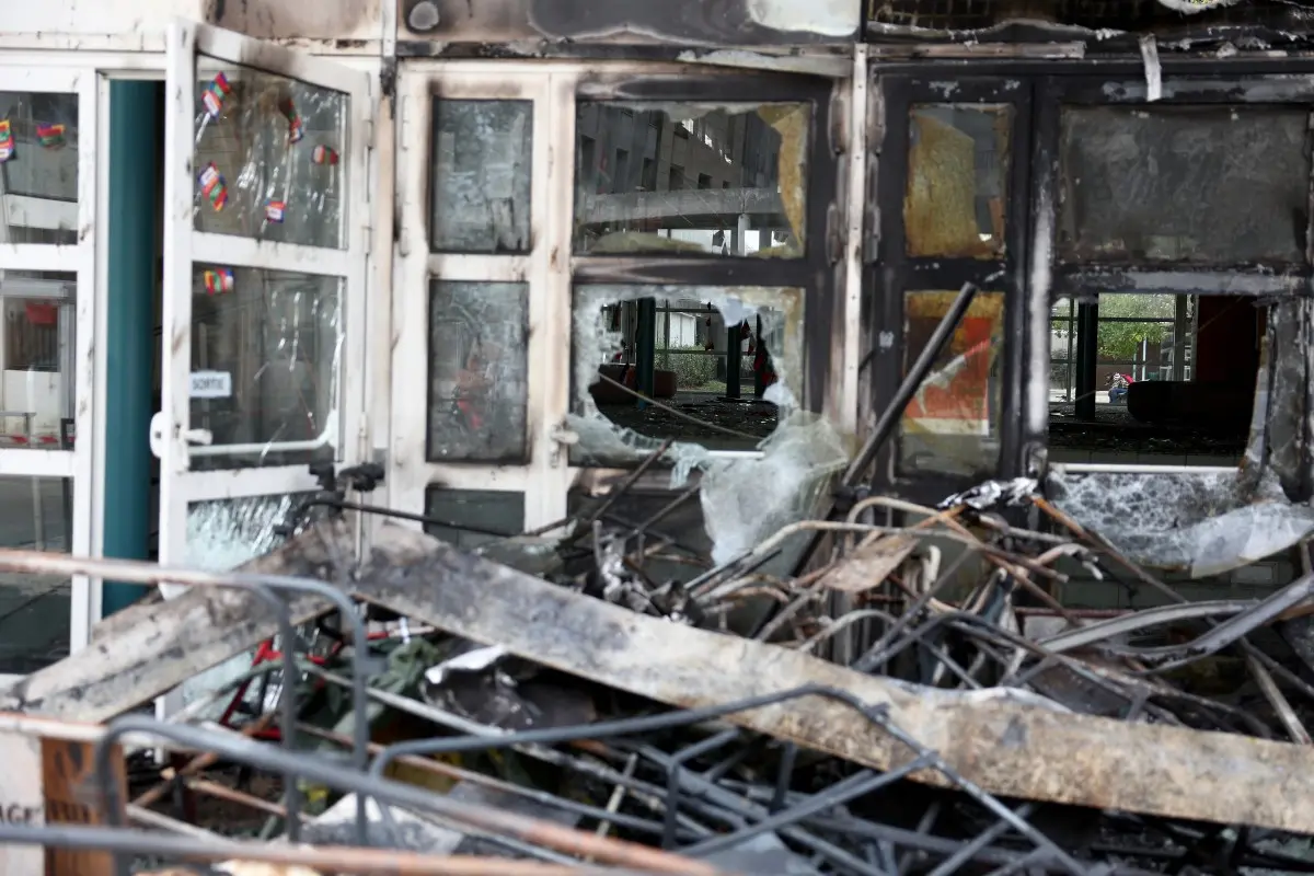 French school protests spread as fires and blockades deepen unrest
