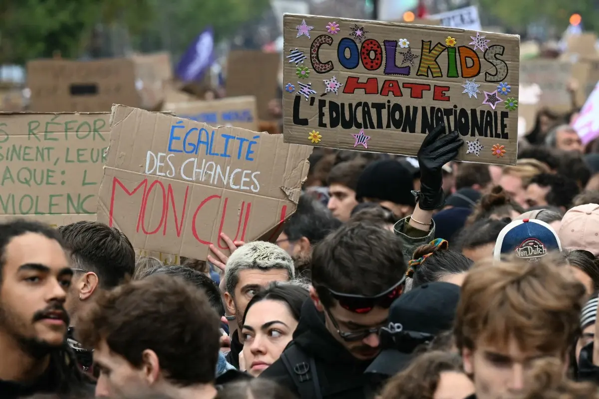 France's PM and key ministers to meet student leaders on Monday