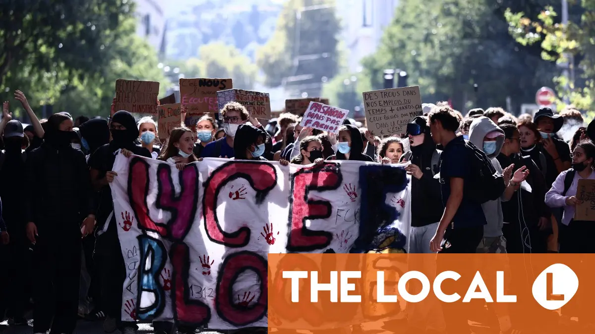 
            New rallies urged in France as protests disrupt over 730 schools
        